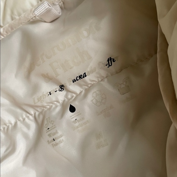 Abercrombie & Fitch Lightweight Cream White Packable Puffer Jacket - Picture 11 of 16